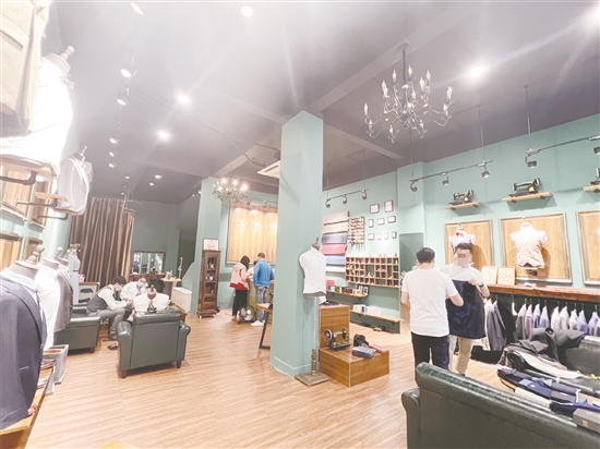 MR.西裝定制一開工就十分忙碌，訂單排到四月以后。