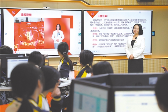 梁錦芳打造以行動為導向的“共生課堂”。