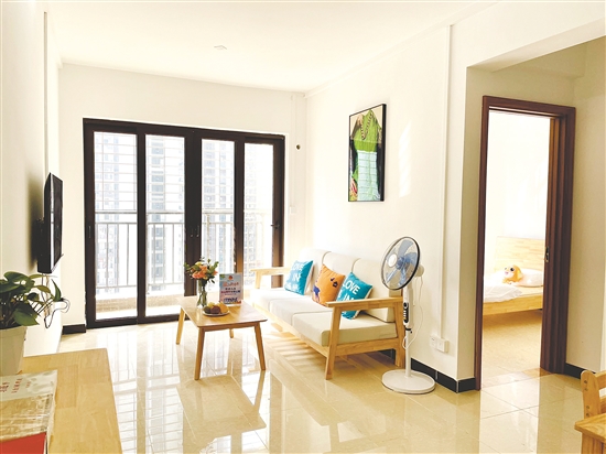 敏捷悅府保障性租賃住房項(xiàng)目屋內(nèi)衣柜、櫥柜、空調(diào)等家具、電器設(shè)備一應(yīng)俱全，真正實(shí)現(xiàn)“拎包入住”。