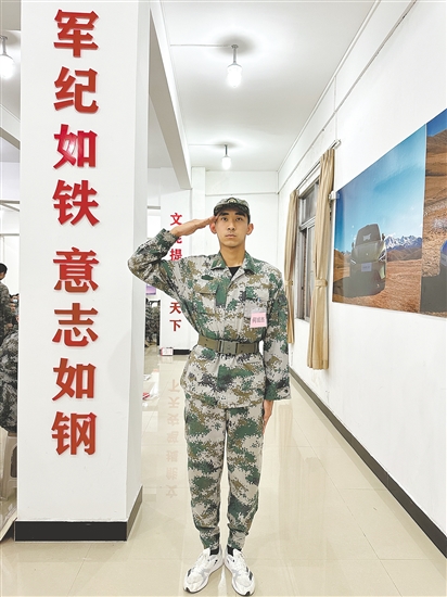 蓬江區(qū)應(yīng)征青年何城杰