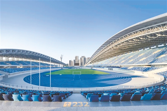 江門體育中心體育場條件良好，希望運動員們在這里踢出精彩比賽。