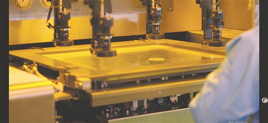 全合精密生產(chǎn)線上，施工機(jī)械正在有序作業(yè)。