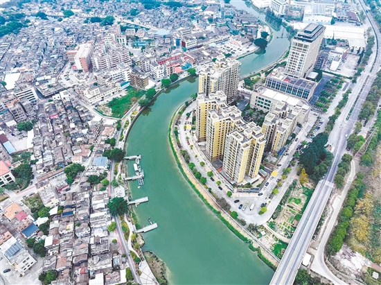 雙水鎮(zhèn)規(guī)上工業(yè)產(chǎn)值連續(xù)四年超200億元，是新會(huì)區(qū)的“工業(yè)重鎮(zhèn)”。