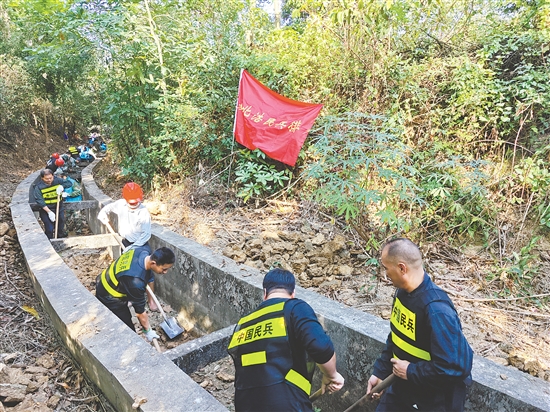 全區(qū)水利系統(tǒng)凝心聚力打好護航春耕主動仗，組織開展清淤摸排工作。