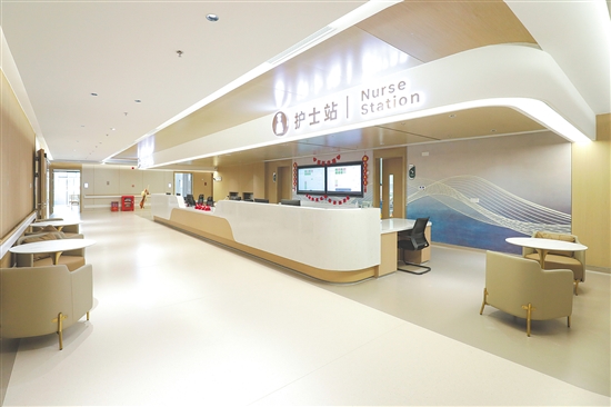 寬敞明亮的護(hù)士站。