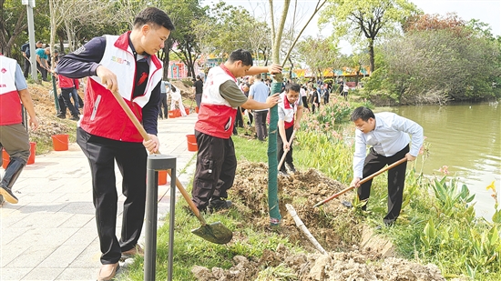 鶴山市舉行2026年五級(jí)林長(zhǎng)聯(lián)動(dòng)推進(jìn)綠美廣東生態(tài)建設(shè)義務(wù)植樹活動(dòng)。