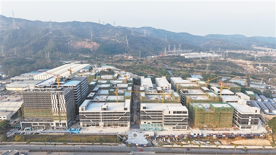 萬洋項目打造適配制造業(yè)中小微企業(yè)的高標(biāo)準(zhǔn)廠房及配套設(shè)施，聚焦的摩托車零部件等領(lǐng)域與杜阮鎮(zhèn)產(chǎn)業(yè)方向高度契合。