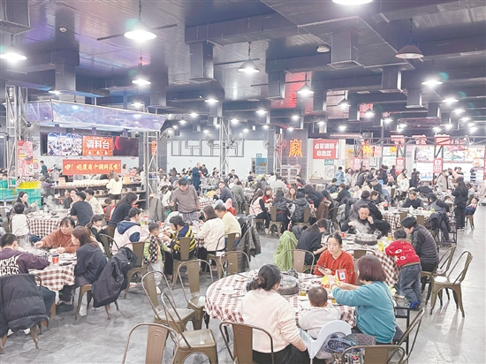 五洞牛肉吸引眾多食客。