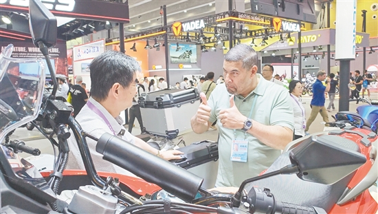 客商點贊國機南聯(lián)的摩托車產(chǎn)品。