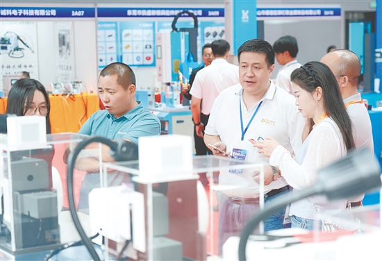 近200家先進(jìn)裝備企業(yè)、數(shù)字化服務(wù)商及科研機(jī)構(gòu)集中亮相江門制博會(huì)。