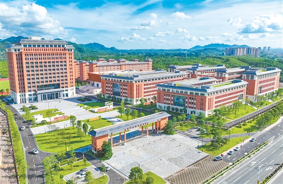在人大代表的建議下，恩平職教園區(qū)為企業(yè)開展“訂單式”人才培養(yǎng)。