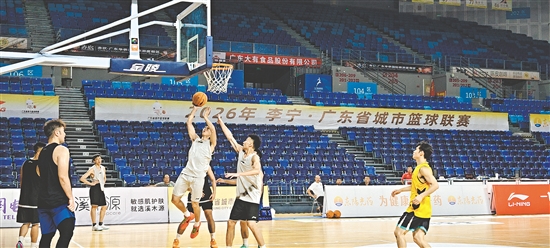 5月8日晚，粵BA江門(mén)隊(duì)隊(duì)員集中訓(xùn)練現(xiàn)場(chǎng)。