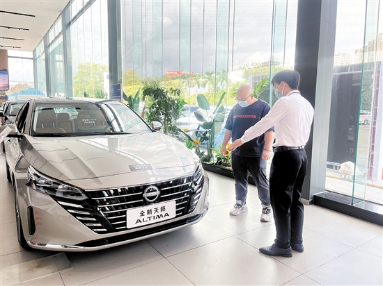 要盡早提到新車(chē)，享受乘用車(chē)消費(fèi)補(bǔ)貼，建議消費(fèi)者購(gòu)車(chē)時(shí)盡量選擇現(xiàn)車(chē)。