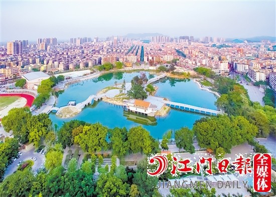 鶴山城市面貌提質(zhì)升級(jí)。圖為鶴山北湖公園。