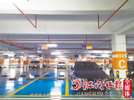 部分開發(fā)商對(duì)車位進(jìn)行大力促銷。