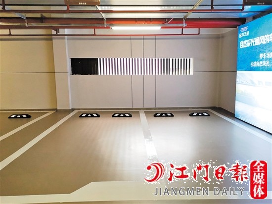 遠(yuǎn)洋天成陽光車庫設(shè)置窗戶，引自然光進(jìn)入車庫。