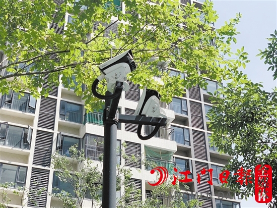 天睿居小區(qū)內(nèi)設(shè)有高空拋物攝像頭。