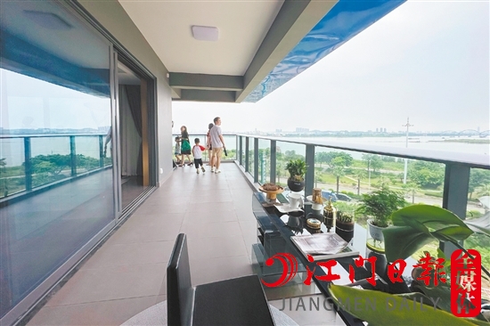 “L”型望江大陽臺吸引購房者眼球。