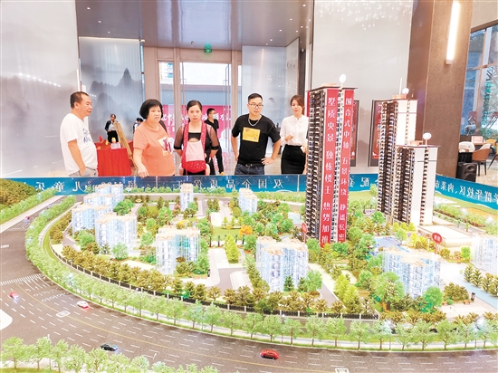 房地產(chǎn)調(diào)整優(yōu)化政策密集發(fā)布，有助于購房者降低購房成本。