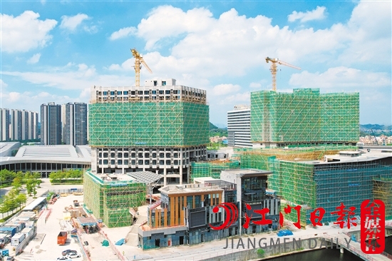 濱江新區(qū)大型商業(yè)配套保利時光匯正在如火如荼建設中。