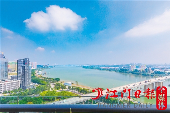 近年來，我市多個(gè)樓盤臨江而建。