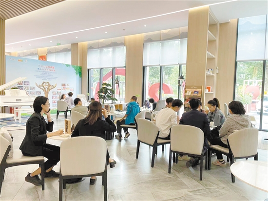 樓盤促銷活動吸引了不少消費者的目光。