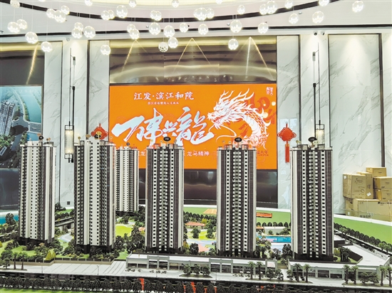 各大樓盤新春氣氛濃郁。