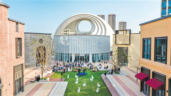 灣區(qū)之眼是江門鐵建城潮流商街的啟動區(qū)。