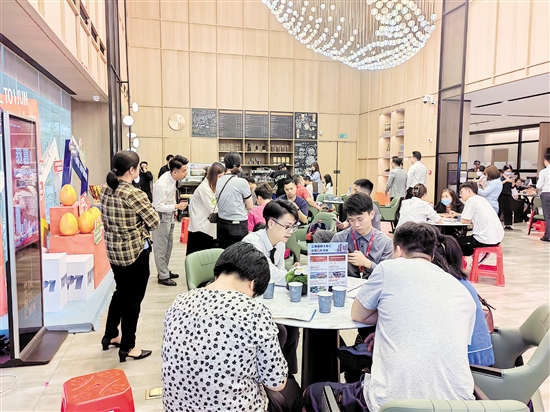 “五一”期間，不少樓盤人氣十足。