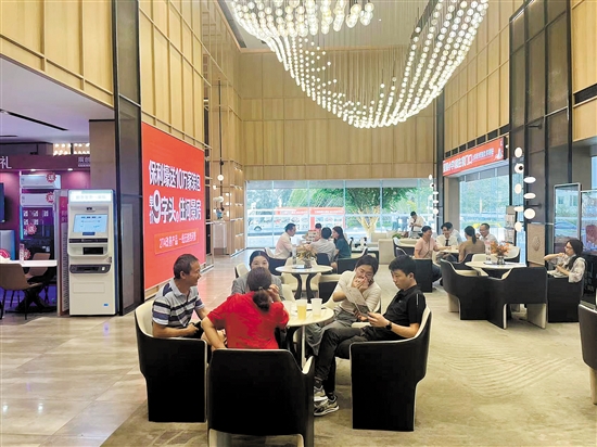 今年前5個(gè)月，我市購房戶籍結(jié)構(gòu)中，市外戶籍占比達(dá)38%。