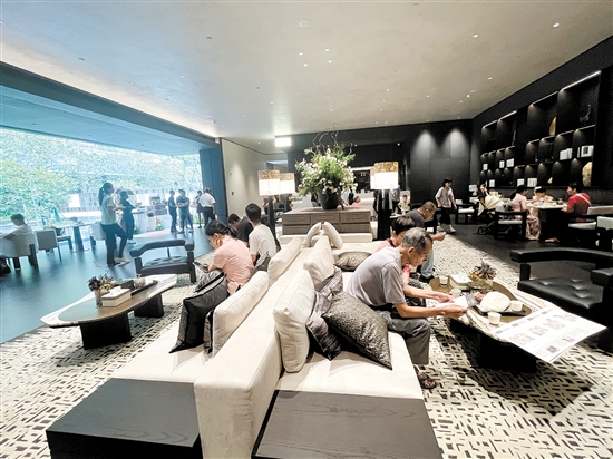 目前樓盤不少，消費(fèi)者可以貨比三家。