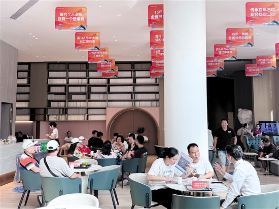 購房補貼疊加樓盤促銷，吸引不少消費者。