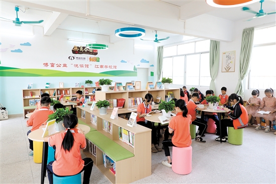 新落戶的博富公益“悅讀館”環(huán)境明亮舒適。