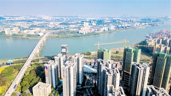 過(guò)去一年，不少樓盤紛紛推出江景房，備受歡迎。