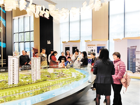 春節(jié)期間我市多個樓盤人氣很旺。