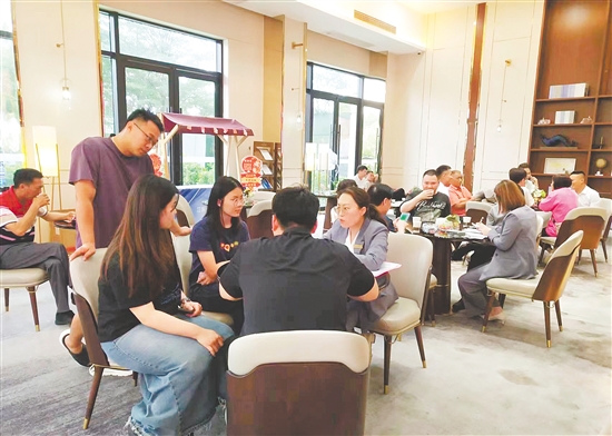 利好政策吸引購(gòu)房者“進(jìn)場(chǎng)”。