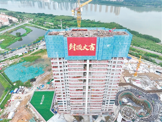 江發(fā)·天御灣6號樓順利封頂。