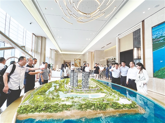 江發(fā)·天御灣的大平層產(chǎn)品吸引了不少消費(fèi)者。