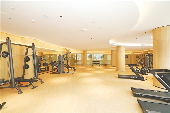 不少樓盤(pán)擁有健身會(huì)所等配套，吸引了來(lái)自深圳的購(gòu)房者。