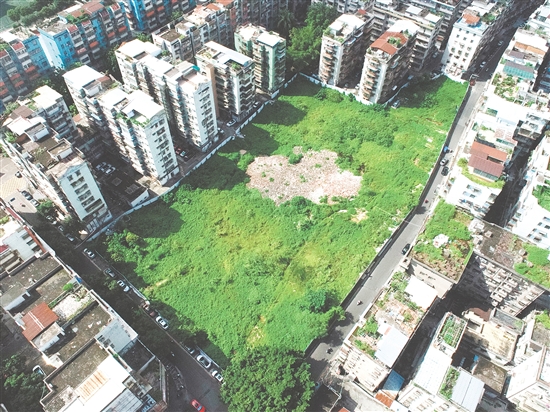 掛牌出讓地塊位于蓬江水南片區(qū)，住宅區(qū)密集，人氣旺盛。