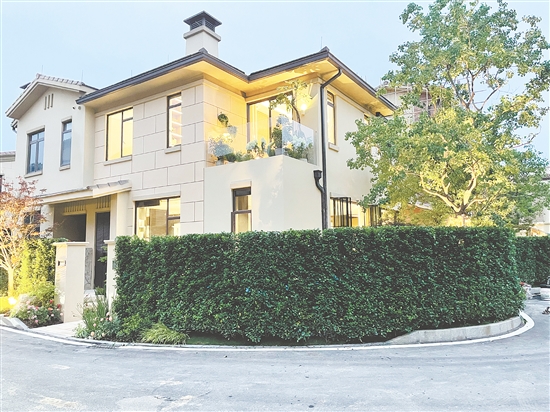 低層住宅產(chǎn)品通常具備獨(dú)立庭院等不可復(fù)制的居住體驗(yàn)。