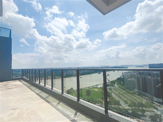 部分在售復(fù)式產(chǎn)品擁有江景資源，稀缺性強(qiáng)。