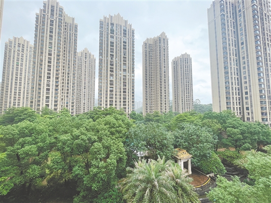 一些帶電梯的次新房價(jià)格也變得比較實(shí)惠。