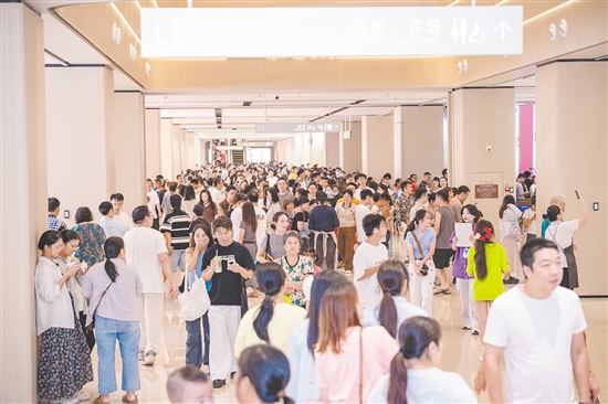 開業(yè)至今，江門利和廣場購物中心人氣旺。