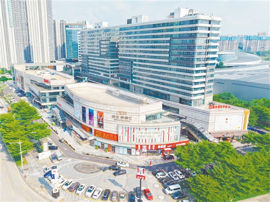 濱江·僑都匯的建設(shè)與運(yùn)營(yíng)填補(bǔ)了濱江新區(qū)缺乏大型商業(yè)配套的空白。