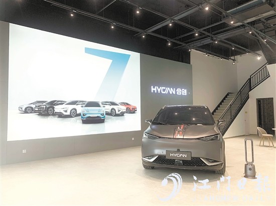 合創(chuàng)汽車江門萬達(dá)體驗中心正式試業(yè)。