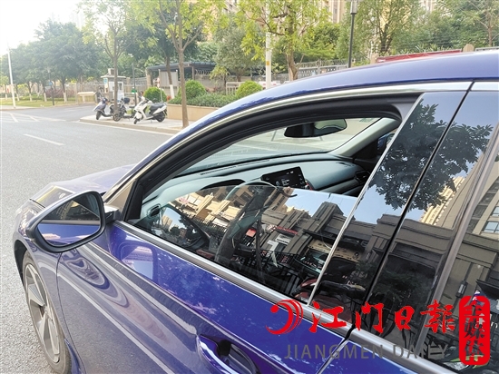 如果需要長時間開啟汽車暖風，最好讓車窗留一點縫隙。