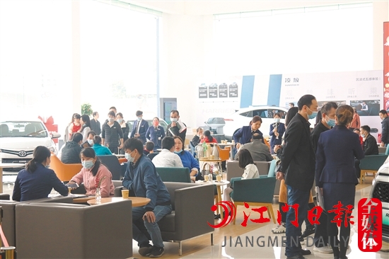 今年1月，不少4S店迎來(lái)消費(fèi)者買車過(guò)年的熱潮。