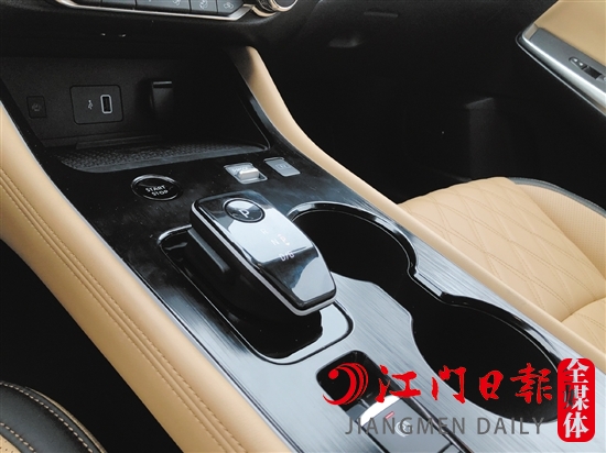 e-POWER軒逸換擋設(shè)計很有特點。