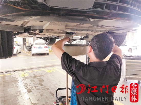 汽車4S店的售后服務(wù)越來越好。